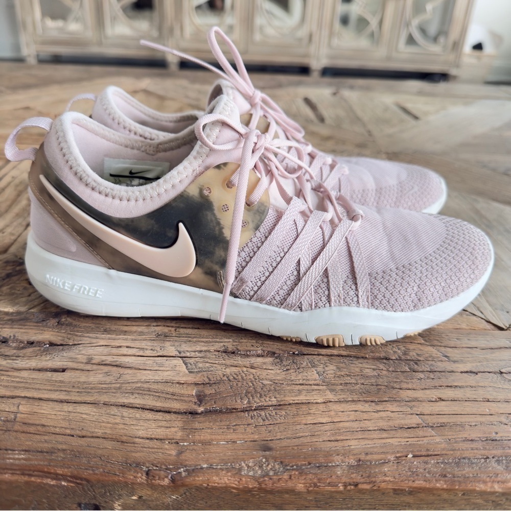 Nike Free Tr 7 Women's Light Pink Athletic Shoe 7.5 - Picture 3 of 11